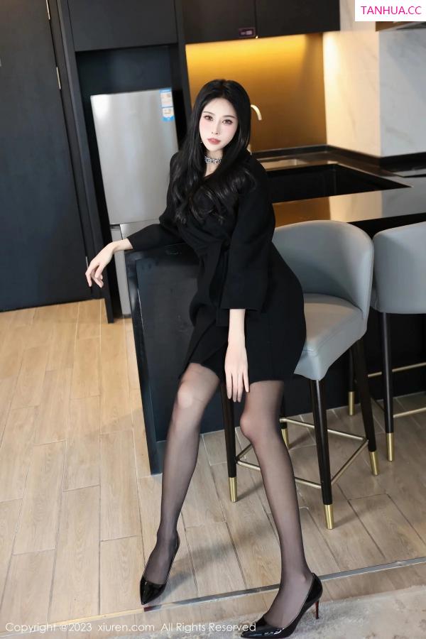 [XiuRen]高清写真图 2023.12.12 No.7797 草莓mm 黑丝美腿